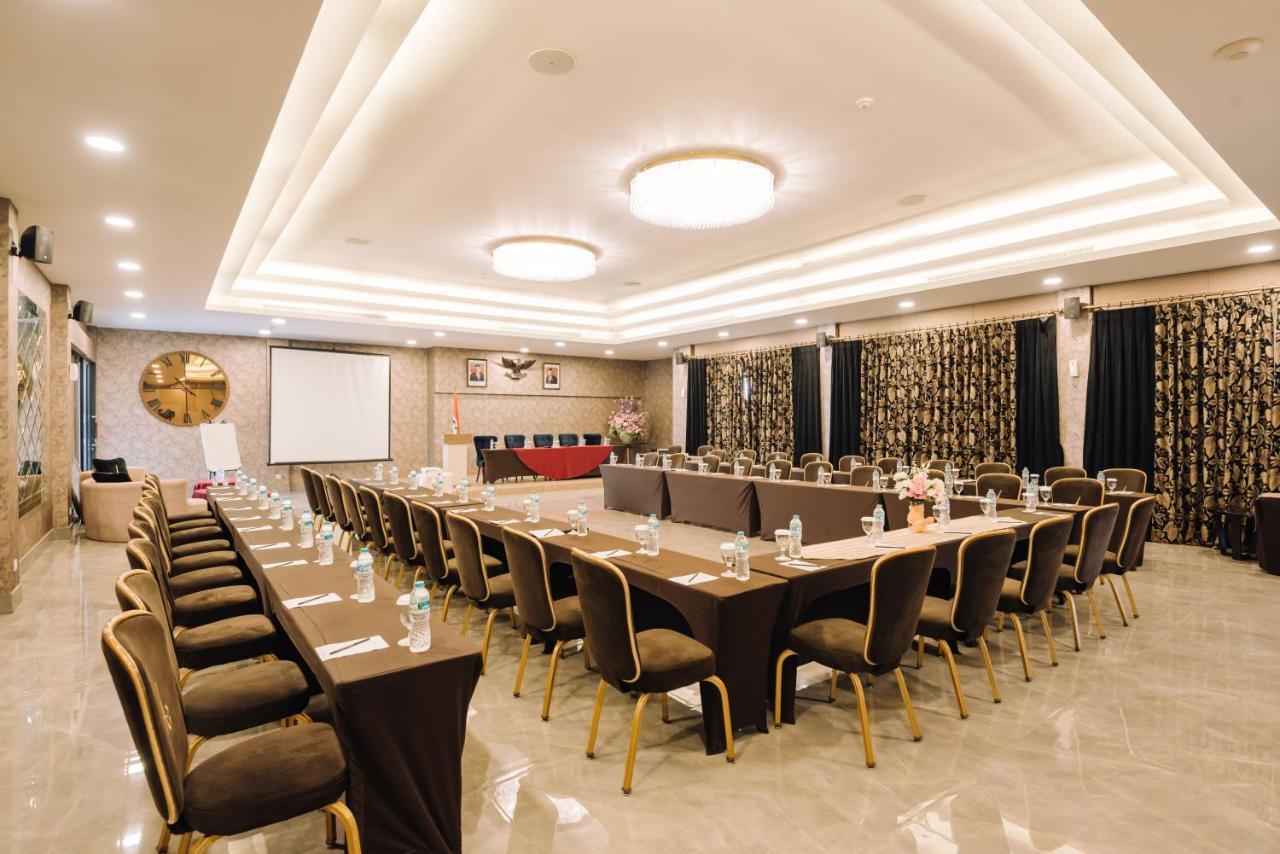 Hotel Amaroossa Grande Bekasi Exterior foto