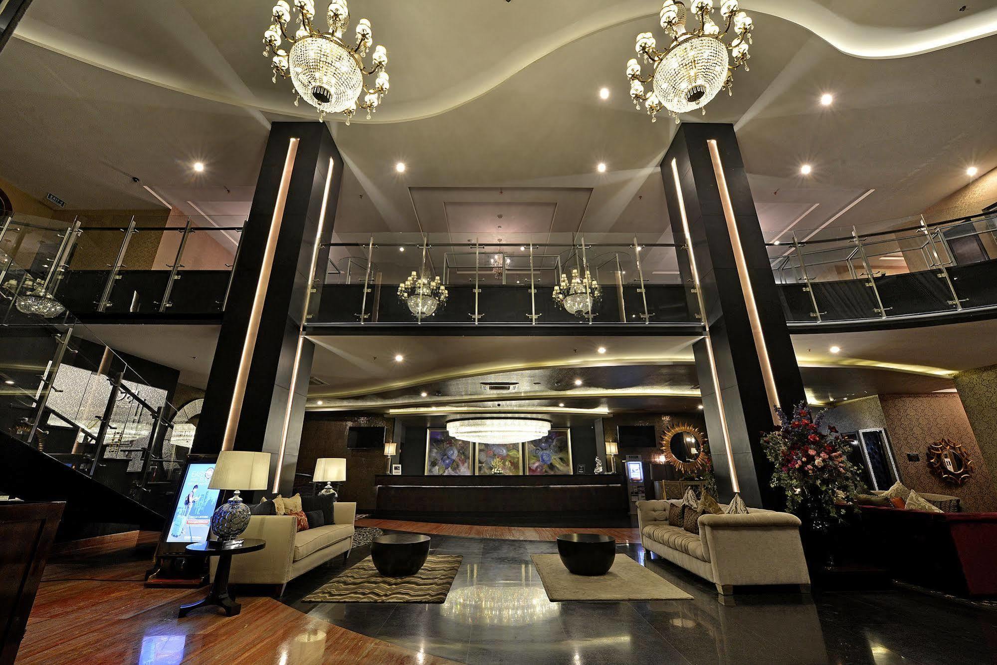 Hotel Amaroossa Grande Bekasi Exterior foto