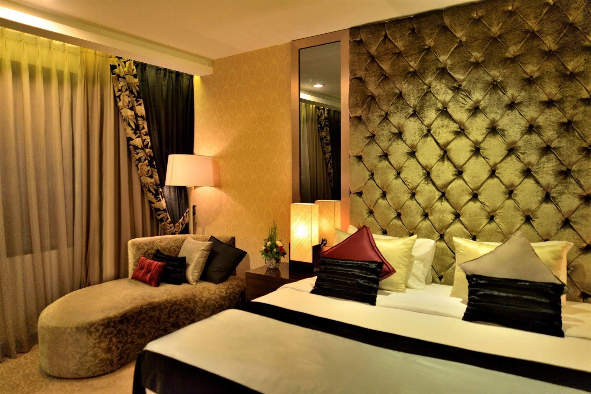 Hotel Amaroossa Grande Bekasi Exterior foto